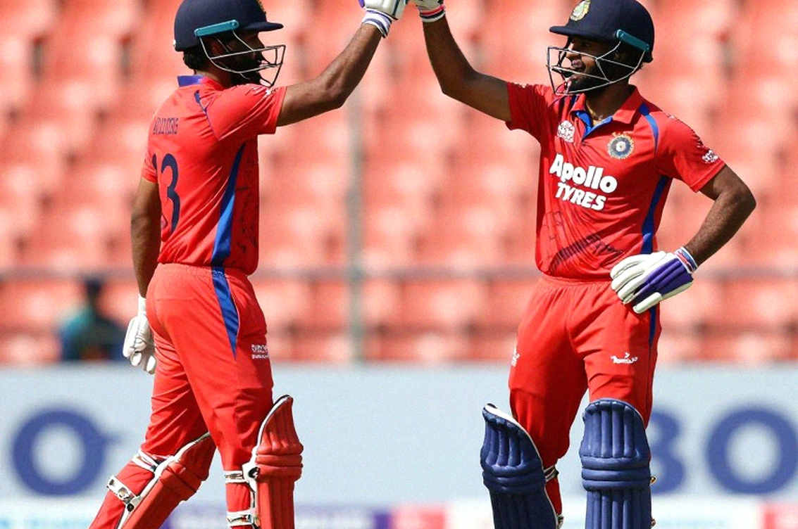 দুবাইয়ের ২২৮: বাংলাদেশের সমস্যা ব্যাটিং নয়, ১১ থেকে ৪০ ওভারের বোলিং-বয়স